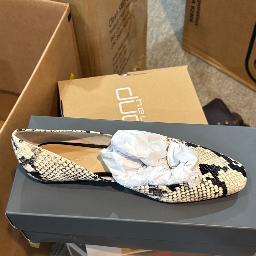 Ann Taylor Black and Cream Snakeskin Loafers